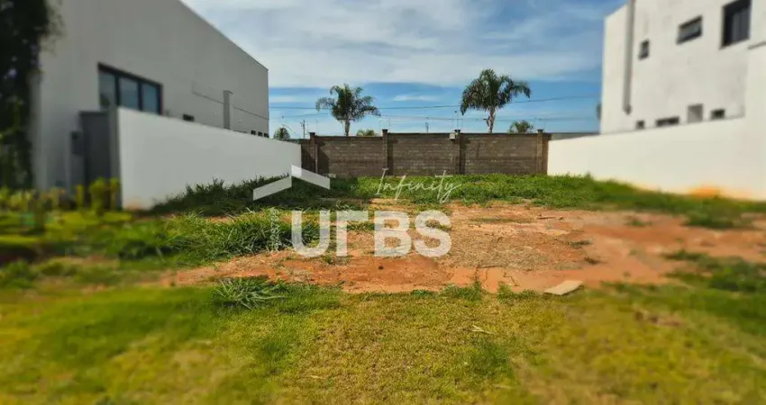 Terreno em condomínio com 420,39m² à venda no Golden Village
