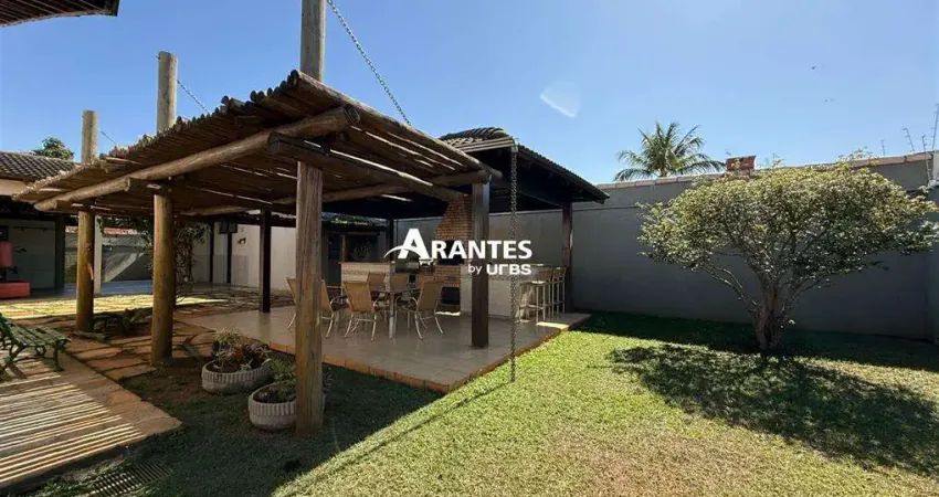 Casa com 3 quartos à venda na Rua Pirapuã, Jardim Karaíba, Uberlândia