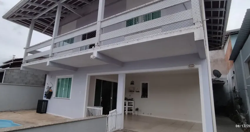 Casa confortável em excelente localização, próximo ao centro.