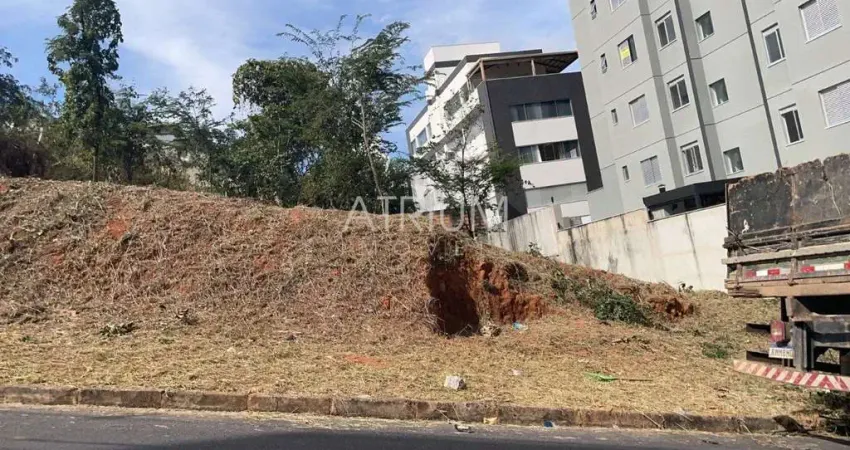 Terreno à venda no Cabral, Contagem