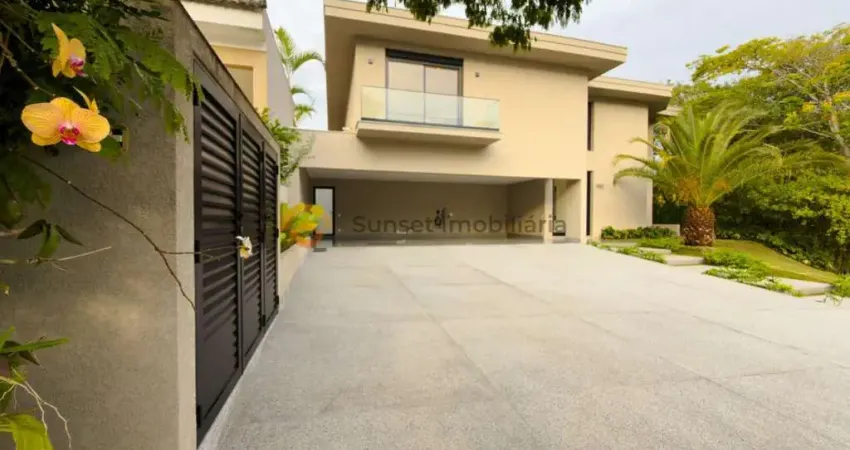 Residência contemporânea com vista para a natureza e estilo inconfundível - privacidade, conforto e estilo