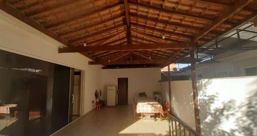 Casa com 3 dormitórios à venda, 265 m² por R$ 780.000 - Vila Valqueire - Rio de Janeiro/RJ