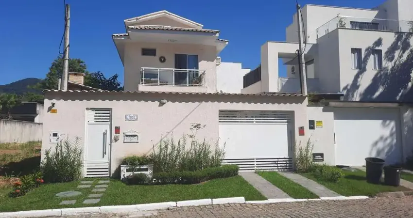 Casa com 4 dormitórios à venda, 209 m² por R$ 1.290.000 - Vargem Grande - Rio de Janeiro/RJ