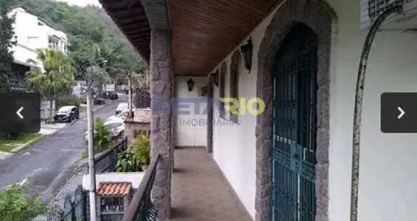 Casa com 5 dormitórios à venda, 354 m² por R$ 1.050.000 - Vila Valqueire - Rio de Janeiro/RJ