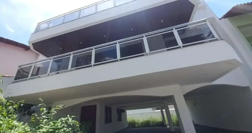 Casa com 4 dormitórios à venda, 299 m² por R$ 880.000 - Vila Valqueire - Rio de Janeiro/RJ