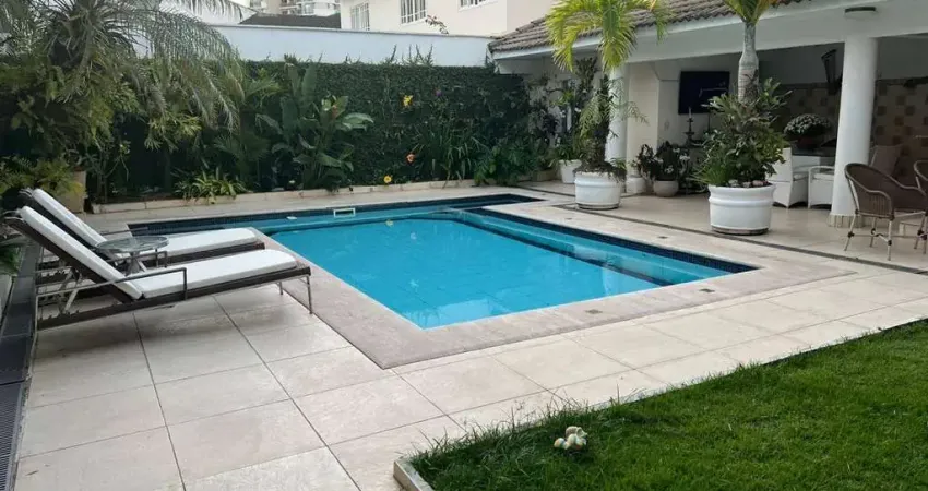 Casa Triplex de Alto Padrão à Venda por R$ 4.200.000 no Condomínio Santa Mônica Personal – Barra da
