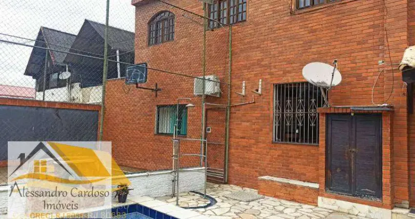 Vendo casa de alto padrão com piscina e sauna no Centro de Friburgo