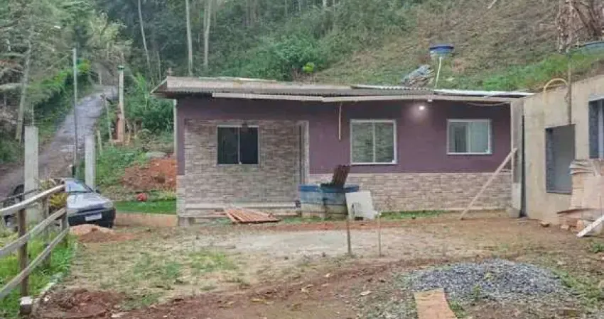 Vendo mini chácara com 1000 mts², casa com dois quartos e sauna