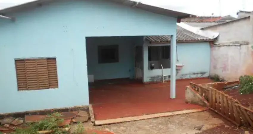 Casa com 3 quartos  à venda, 50.00 m2 por R$250000.00  - California - Londrina/PR