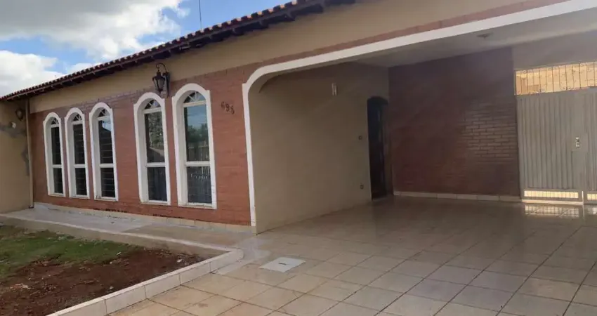 Casa com 6 quartos  à venda, 300.00 m2 por R$900000.00  - Champagnat - Londrina/PR
