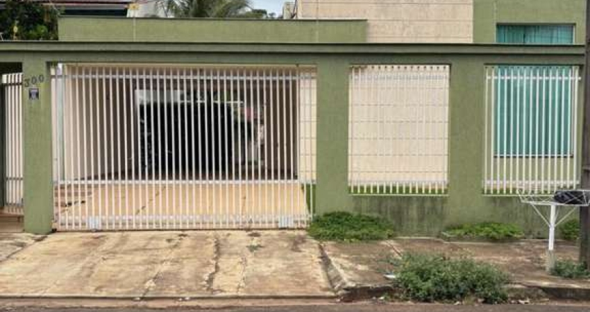 Casa com 3 quartos  à venda, 250.00 m2 por R$1350000.00  -  - Londrina/PR