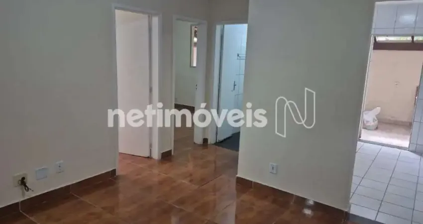 Área privativa tipo casa. Quintal em 'L', 3 quartos e vaga de garagem livre, coberta e demarcada.