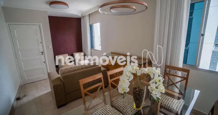 Apartamento de 2 quartos com elevador e 2 vagas no Sagrada Família