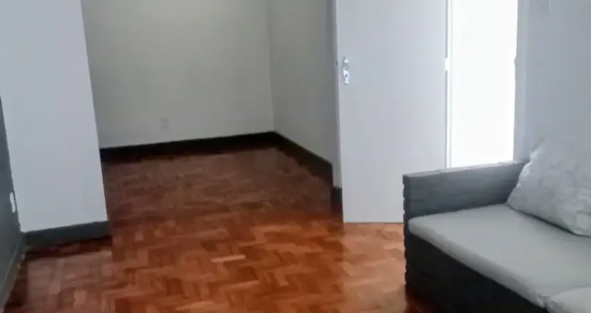 Alugo casa na Rua Teresa 455 com 2 salas, 1 quarto, cozinha, 2 banheiros, área, varanda, NÃO tem garagem. R$ 1.500,00 Já incluso IPTU. Tratar 24 99966-1652