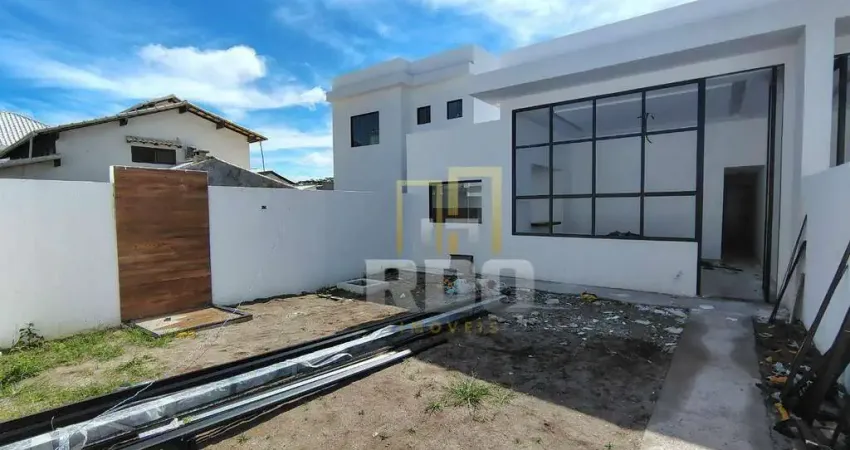 Casa linear no extensão do bosque com 3 quartos, rio das ostras