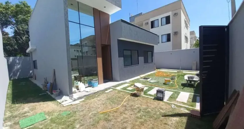 Linda casa na primeira quadra do Enseada em Rio das Ostras, 3 quartos