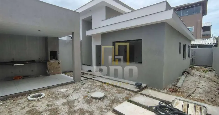 Casa linear no Jd Mariléa/Atlântica em Rio das Ostras, 3 quartos e área gourmet!