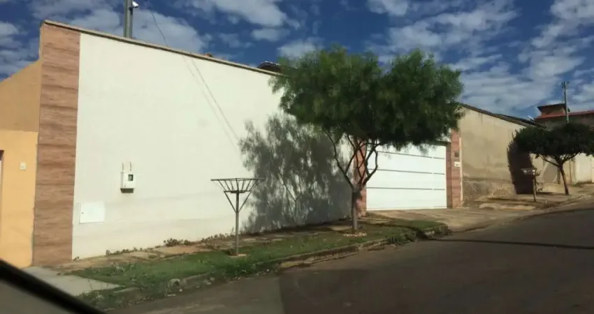 Casa com 4 quartos à venda na Rua FL46, 1, Parque das Flores, Goiânia