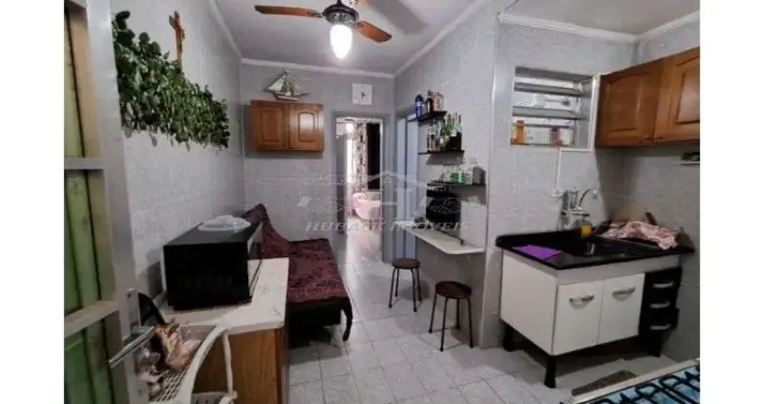 KITÃO DIVIDIDO ,  LOCALIZADO NO BAIRRO BOQUEIRAO, 160M  DA PRAIA, 1º ANDAR