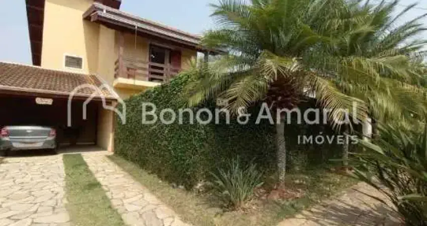 &amp;#34;Conforto e Tradição em Residência de 4 Dormitórios com Piscina e Vista Privilegiada&amp;#34;