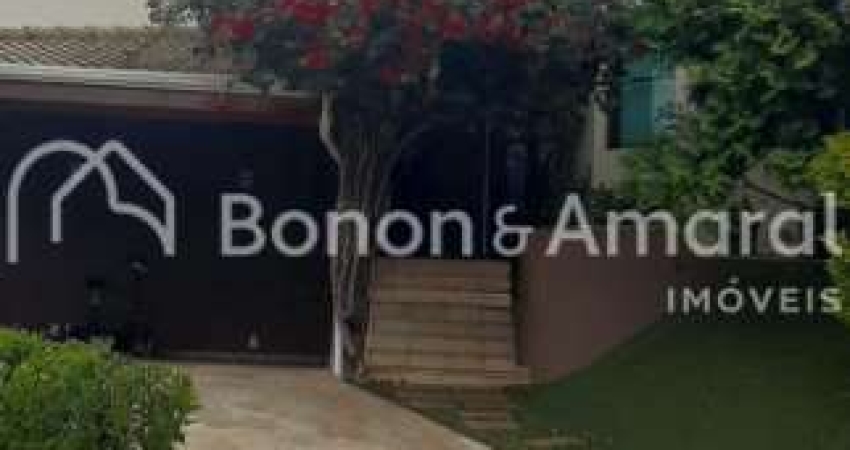&amp;#34;Exclusiva Casa com 4 Dormitórios, Área Gourmet e Piscina em Condomínio Fechado em Valinhos&amp;#34;