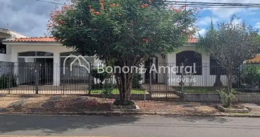 Casa térrea com 271m² de área construída, 3 suítes e escritório