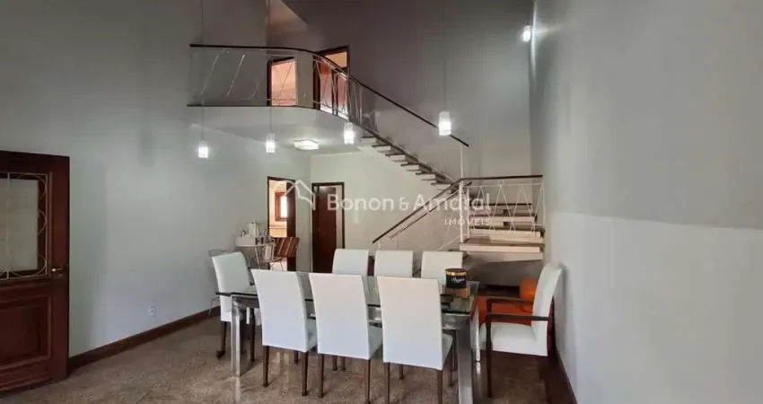 Venha conhecer este sobrado com 3 suítes e sala ampla
