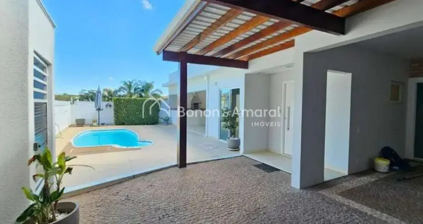 Casa térrea no condomínio palmeiras sul - 295m², 4 suítes, salas integradas, escritório, espaço gourmet e piscina.