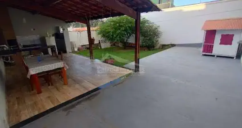 Compre Casa com 3 Dormitorios  1 Suite  3 Vagas e com 130M em Arvoredo por R 850000  Imovel