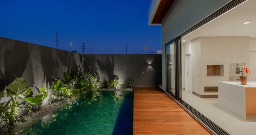 Casa térrea com 1 suíte máster e mais 2 suítes com cozinha mobiliada e equipada no tropical