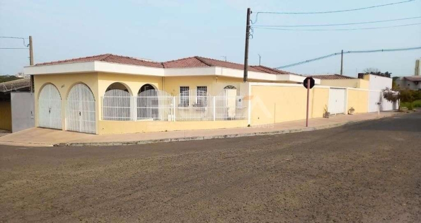 Casa à venda e locação no bairro Jardim Hikare, São Carlos - 4 dormitórios!