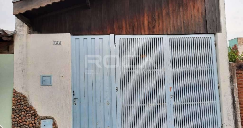 Charmosa Casa de 2 Dormitórios à Venda no Jardim Tangará, São Carlos