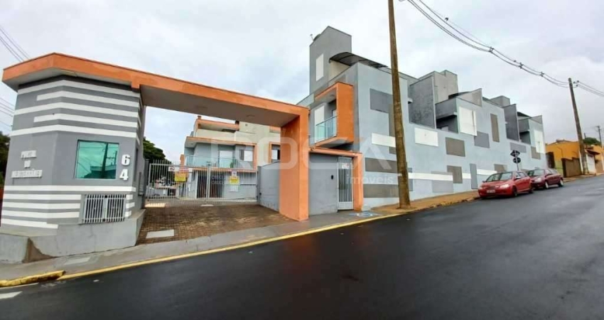 Casa à venda no Jardim São Carlos, São Carlos - 2 dormitórios, canil e depósito
