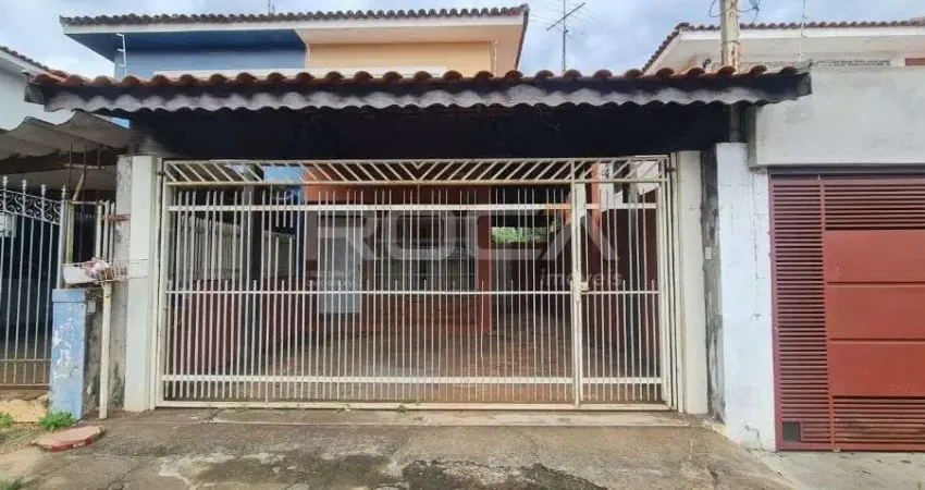 Casa de 3 dormitórios com churrasqueira e armários na Vila Brasília