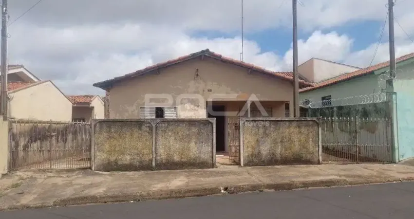 Casa padrão à venda na Vila Carmem - 3 dormitórios, 2 banheiros, 2 garagens