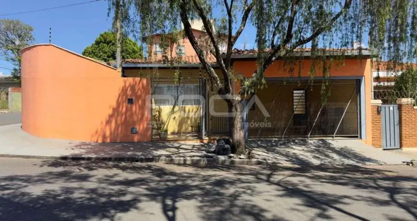 Casa padrão à venda no Jardim Santa Paula, São Carlos - 3 dormitórios, suíte e garagem para 2 carros.