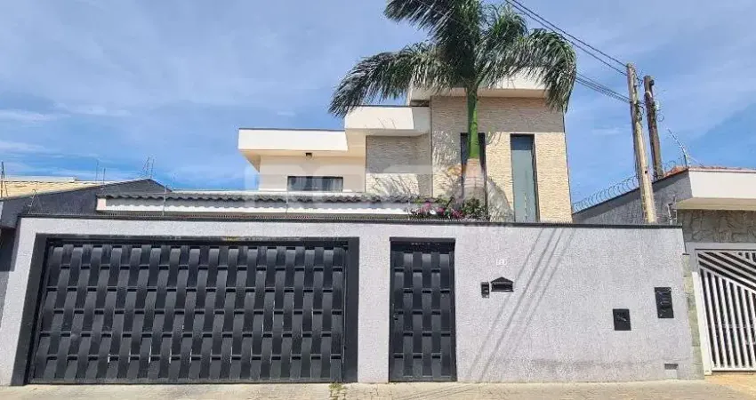 Casa padrão à venda na Vila Brasília, São Carlos: 3 dormitórios, churrasqueira e mais!