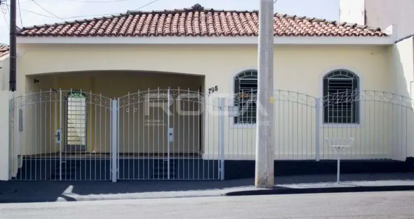 Linda Casa à Venda na Vila São José, São Carlos - 3 Dormitórios, Edícula e Piso de Madeira