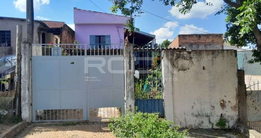 Casa padrão à venda em ótima localização no bairro Cidade Aracy, São Carlos