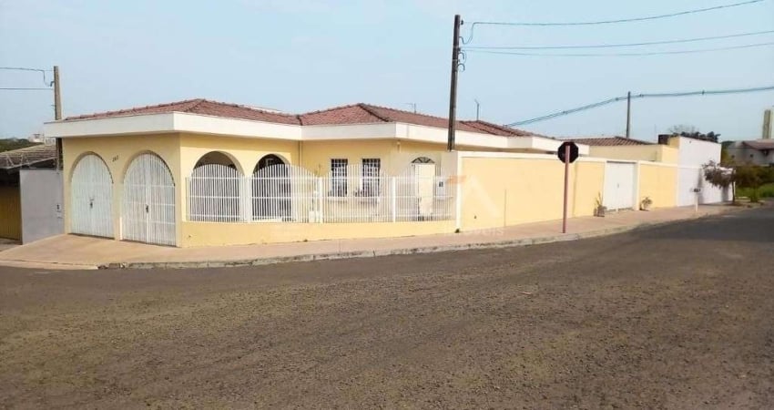 Casa à venda e locação no bairro Jardim Hikare, São Carlos - 4 dormitórios!
