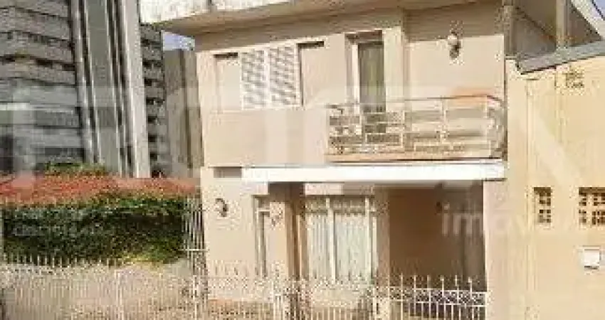 Sobrado de 3 dormitórios com suíte no Centro de São Carlos
