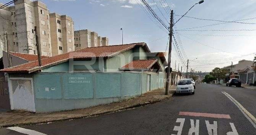 Casa padrão à venda na Vila Marcelino, São Carlos: 2 dormitórios, suíte e garagem.