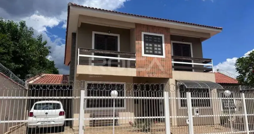 Casa de Alto Padrão no Centro de São Carlos com 3 Dormitórios e 5 Banheiros