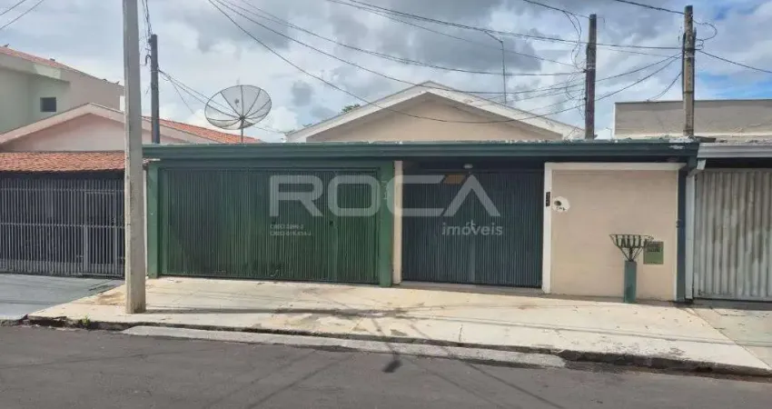 Casa à venda no Jardim Araucária, São Carlos: 2 dormitórios, 1 suíte, garagem coberta!