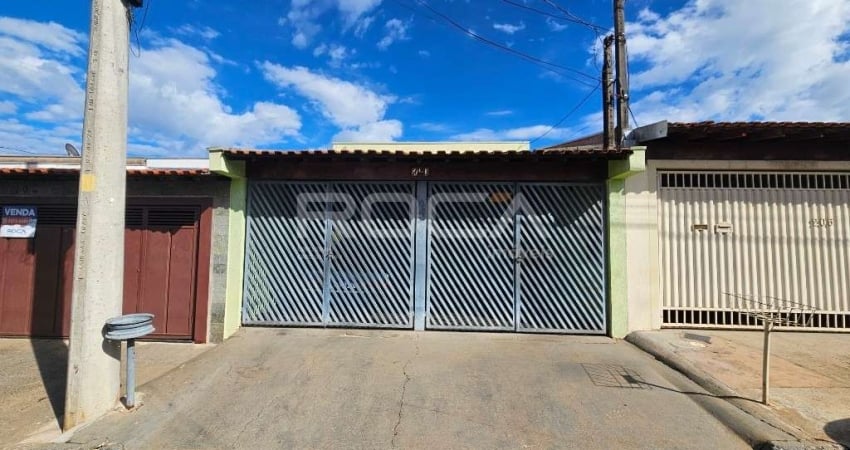 Casa padrão à venda em São Carlos, 2 dormitórios, suíte, churrasqueira.