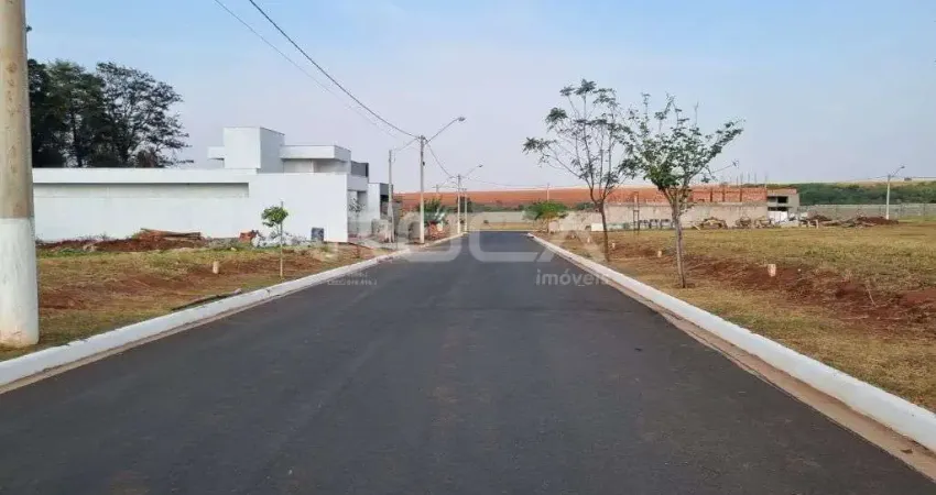 Terreno à venda em condomínio fechado no Recanto do Sabiá, São Carlos