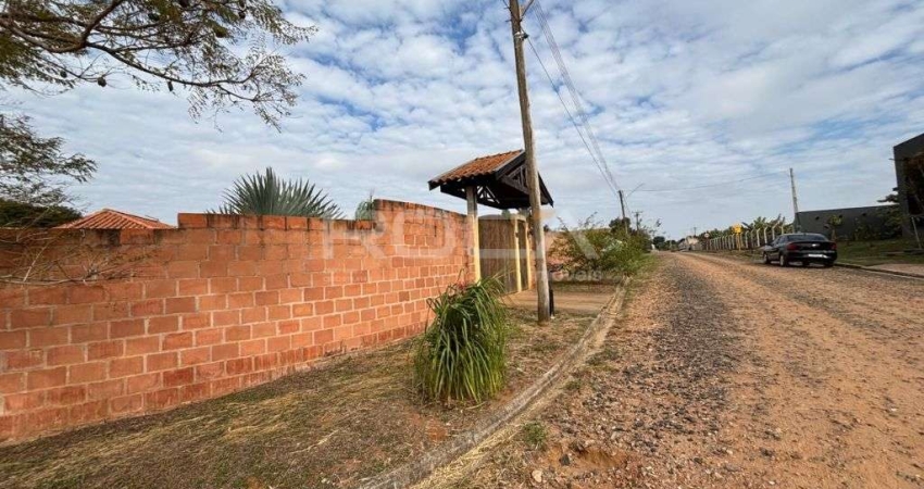 Casa térrea com 2 dormitórios em condomínio na Quinta dos Buritis em São Carlos