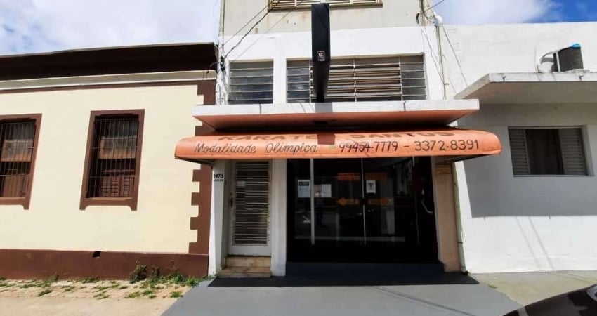 Casa de luxo no Centro de São Carlos com 3 suítes - Ótima oportunidade de locação!