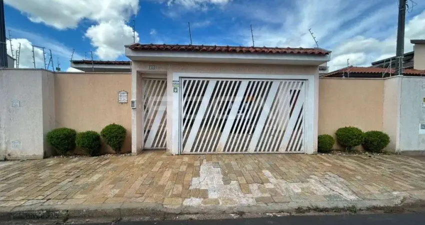 Casa à venda no Jardim Acapulco, São Carlos - 2 dormitórios, suíte, churrasqueira e quintal