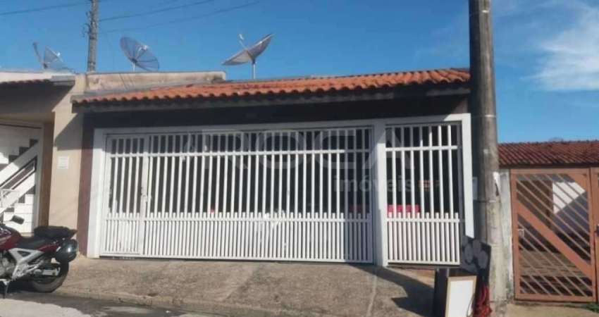 Casa à venda no bairro DOURADINHO em São Carlos: 3 dormitórios, suíte, e garagem coberta!